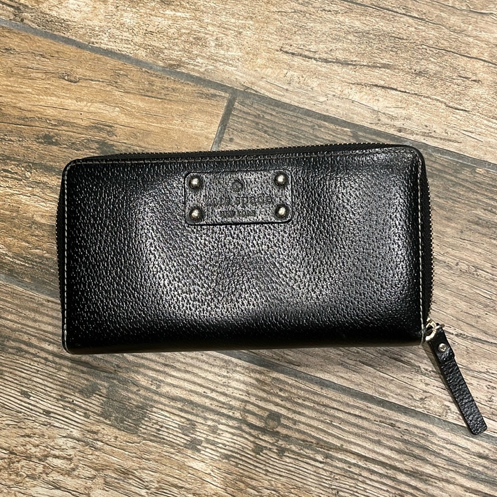 Kate spade wallet. Gentle signs of wear and tear as seen in pictures.